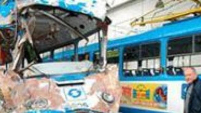 Na trať, kde se stala tragédie, opět vyjely tramvaje proti sobě