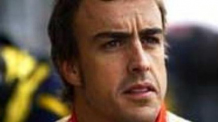 Alonso se upsal Ferrari na tři roky, nahradí Räikkönena
