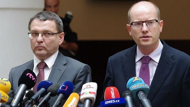 Zametá ČSSD v krajích stopy korupce? Hejtmani: Nesmysl. Kampaň ČT