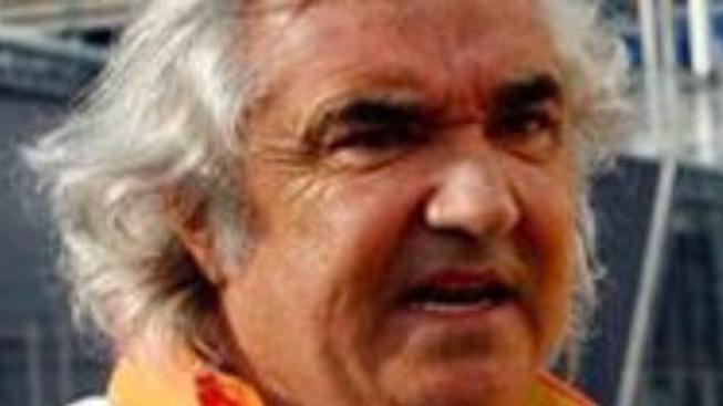 F1: Renault přiznal úmyslnou nehodu Piqueta, Briatore končí