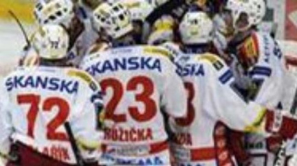 Pražské derby zvládla lépe Slavia, Vítkovice stále vedou bez porážky