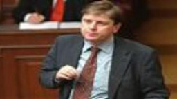 Sněmovna se nerozpustila, volby budou příští rok