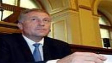 Topolánek odchodem ze sněmovny hraje o eurokomisaře, tvrdí Filip