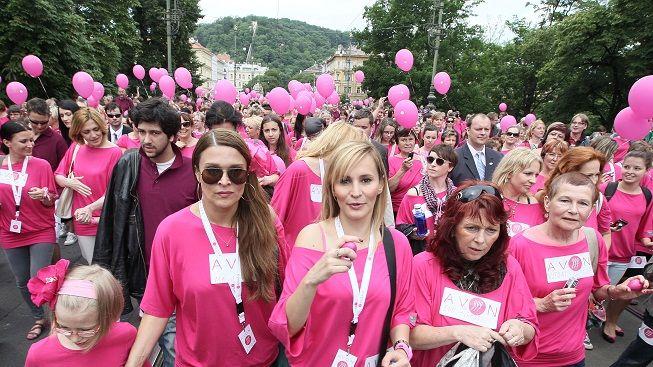 Pochod proti rakovině: Absolonová, Bočanová a Brodská v čele růžové laviny