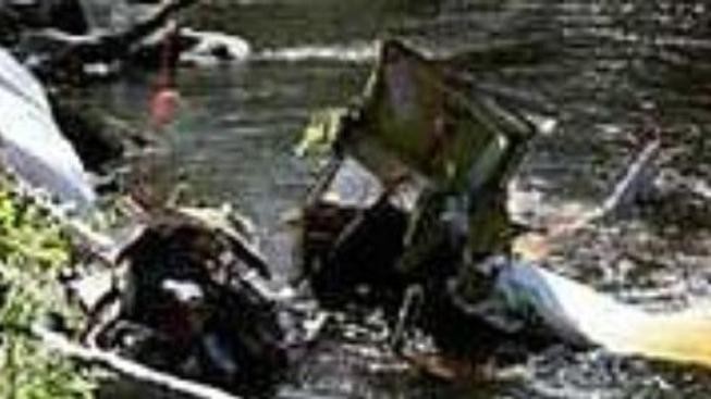 Dívka, která přežila pád letadla, je ve vážném stavu