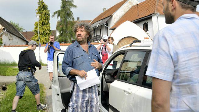Troška ostře: Ať jde církev svatá k čertu!