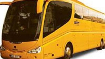 Na Lounsku havaroval autobus, 33 zraněných