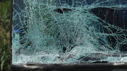 Při smrtelné srážce na Kladensku dva lidi zemřeli a dva jsou zranění