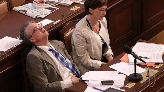Marek Benda nevěří demenci některých poslanců.