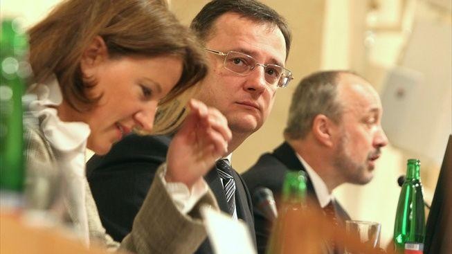 Poslanci se na schůzi o restitucích hádají o Paroubkových hodinkách