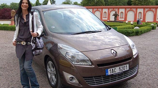 Renault a Tatiana pozvaly dámskou společnost do Trojského zámku