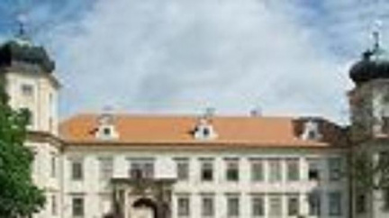 Středočeská hradní a zámecká tajemství