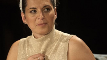 Herečka  Divadla Na Jezerce Bára Kodetová čeká miminko