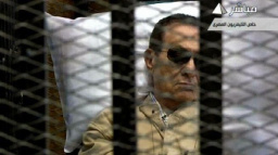 Egypt zúčtoval s faraonem: Mubarak dostal doživotí, do vězení odmítal vstoupit