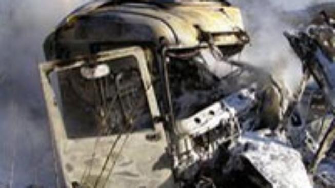 Nehoda cisterny: Dva lidé uhořeli