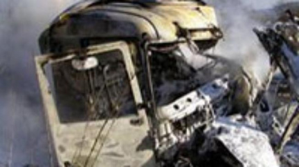 Nehoda cisterny: Dva lidé uhořeli