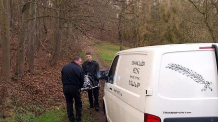 Kauza nalezené mrtvé ženy v kufru: Policie obvinila z vraždy manžela