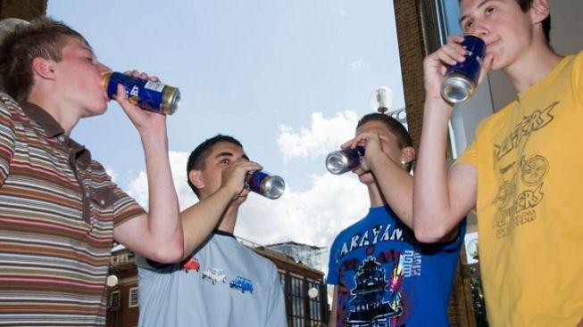 Šestnáctiletí Češi pijí alkohol nejvíc v Evropě