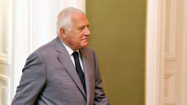 Klaus se po letech vrátil do Neapole, před studenty kritizoval EU