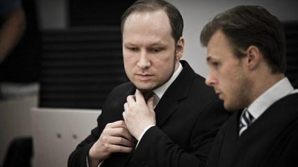 Breivik se pudroval a nechal si upravit nos. Neměl ho dost "árijský"