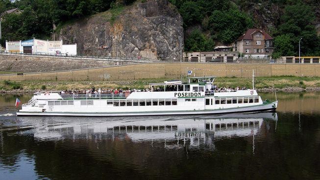 Kvůli extrémnímu suchu se zastavily lodě na Labi. Čeká se na déšť