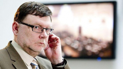 Stanjura: Kvůli Rathově účasti na schůzi se musí uzavřít celá sněmovna