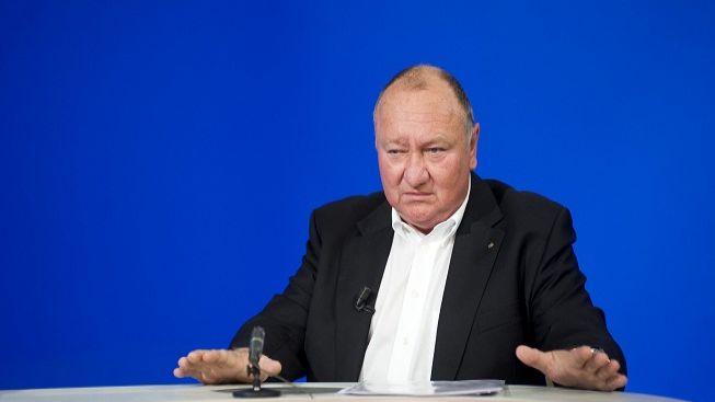 Jandák je zhnusen. Ratha lynčují, po modrých nejdou.