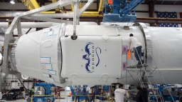 Astronauti zachytili ve vesmíru první soukromou loď Dragon
