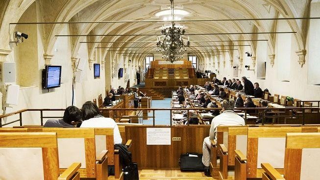 Senát posvětil oba návrhy na omezení imunity zákonodárců
