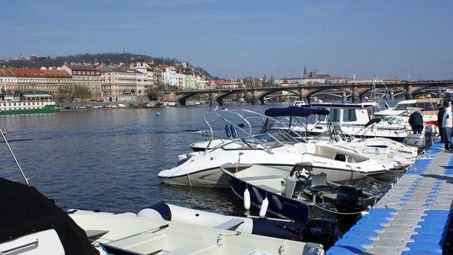 Dívka, kterou zranil lodní šroub, podlehla zraněním