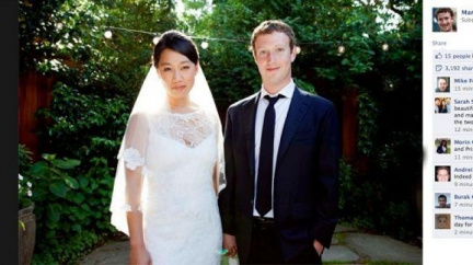 Zakladatel Facebooku je ženáč! Oznámil to změnou statusu