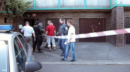 V Praze 5 byl nalezen postřelený muž, je v kritickém stavu 