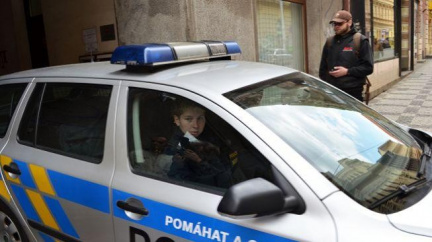 Ve vazbě skončilo všech sedm lidí zadržených s Rathem