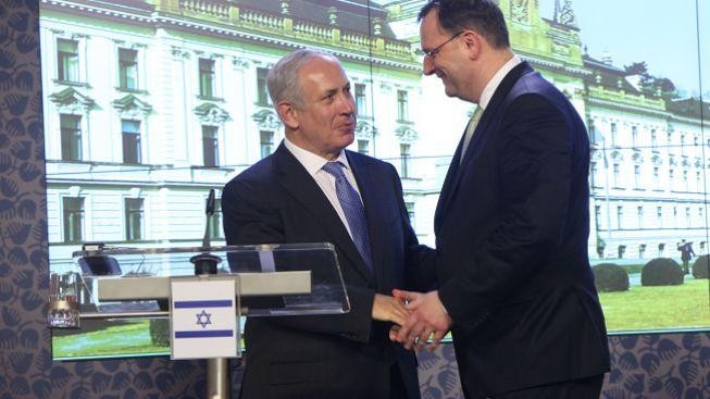 Jestřáb Netanjahu zavítal do Prahy. Projedná s Nečasem spolupráci