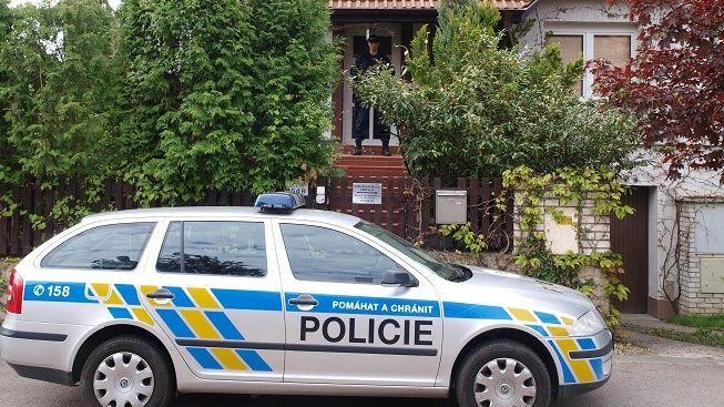 Policie v domě Davida Ratha. FOTO: MEDIAFAX