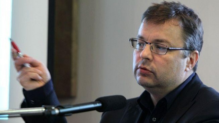 Náměstek Tlapa se názorově rozchází s ministrem průmyslu. Podává rezignaci