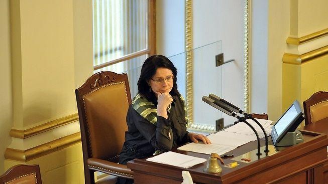 Němcová souhlasí s vydáním Ratha před soud