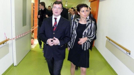 Policie v kladenské nemocnici vyzvedla batoh, údajně je ve vazbě i ředitelka Pancová