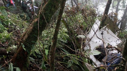 Záchranáři našli skoro neporušený podvozek Letounu Suchoj