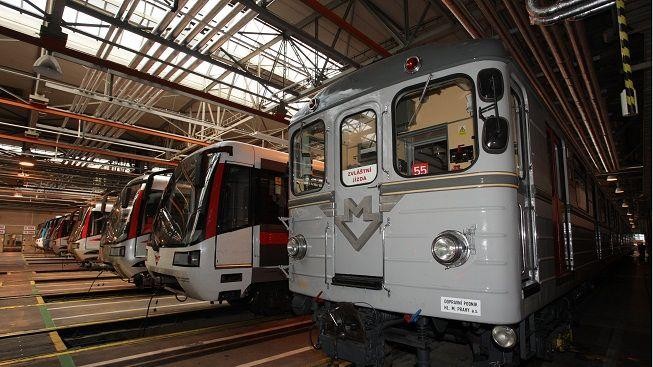 Na trase A dnes kvůli problémům s napájením hodinu nejezdilo metro