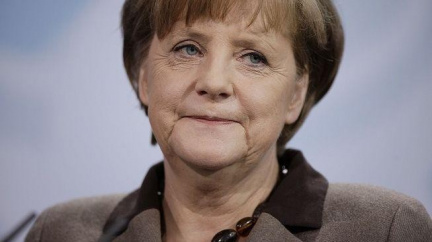 Merkelová věří ve stabilní partnerství s Hollandem 