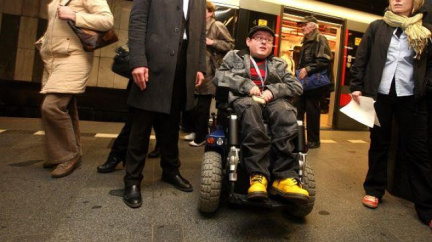 Vozíčkáře nepustili na vlastní oslavu narozenin. Znechutil by prý ostatní