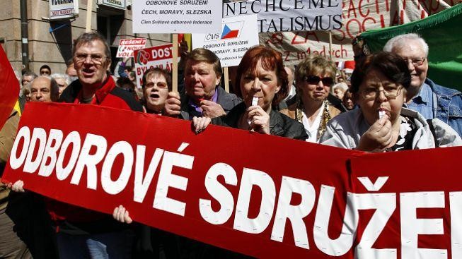 Odbory obchodu se vzepřeli centrále, odmítají volit Zemana