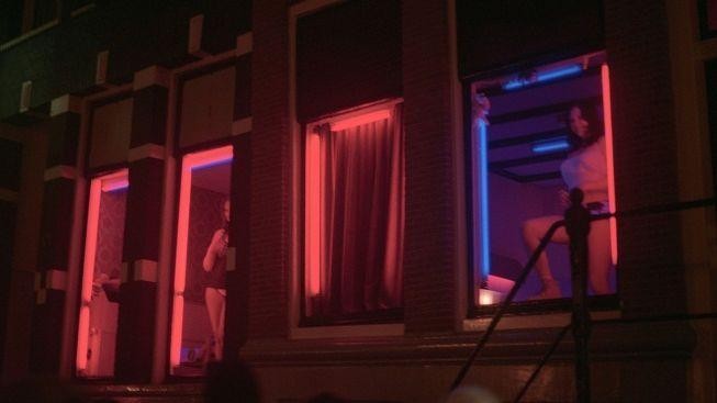 Praha 1 brojí proti klubům s prostitutkami ve výlohách