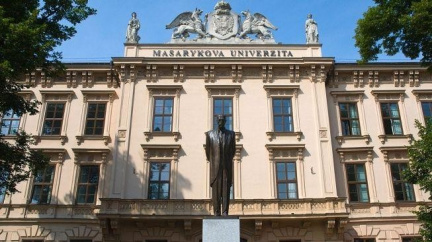 Studentům Masarykovy univerzity vrátili poplatky na původní vyšší sumu