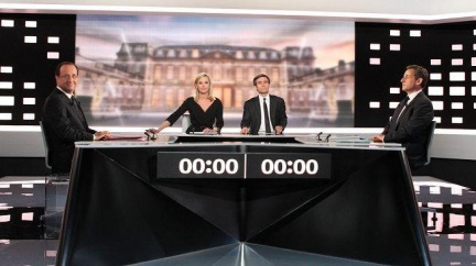 Francie si o víkendu zvolí prezidenta. Výzkumy favorizují Hollandeho