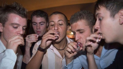 Nová zábava studentů: Ožíračka na stromech!