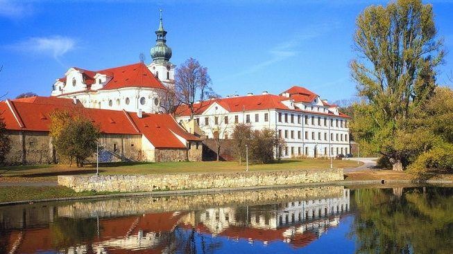 V břevnovském klášteře dnes otevřou opravenou část zahrad