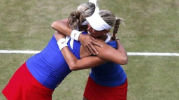 Hradecká s Hlaváčkovou jsou na US Open ve finále!