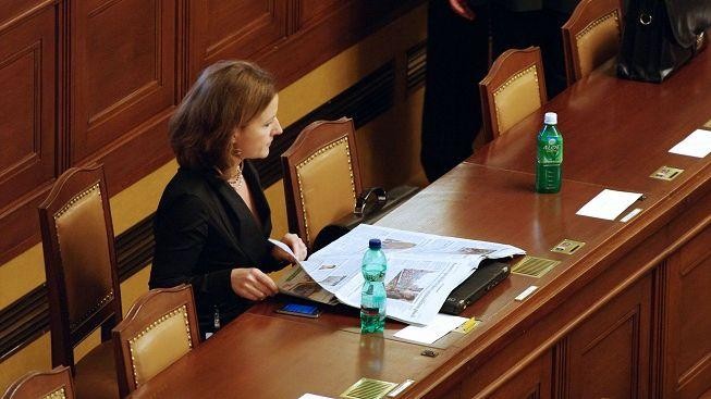 Peake slíbila napravit reputaci kabinetu, ČSSD jí nevěří